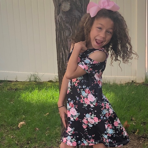 Cold Shoulder Dress The June Floral on Black - Picture 7 of 8